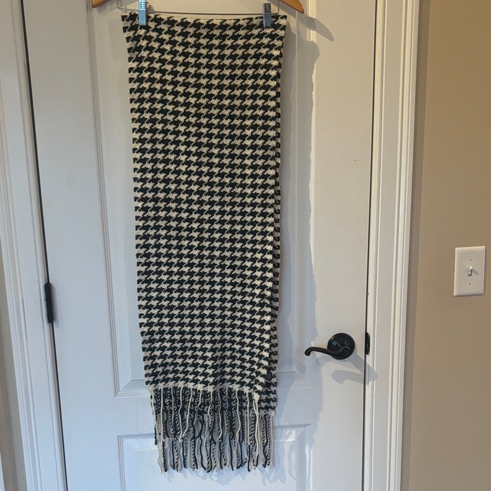 Banana Republic Grey Green and Cream Scarf